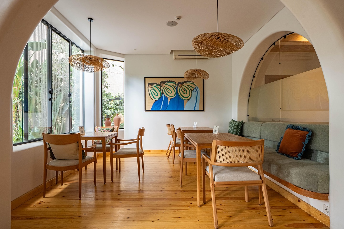 Arched alcove seating with garden light